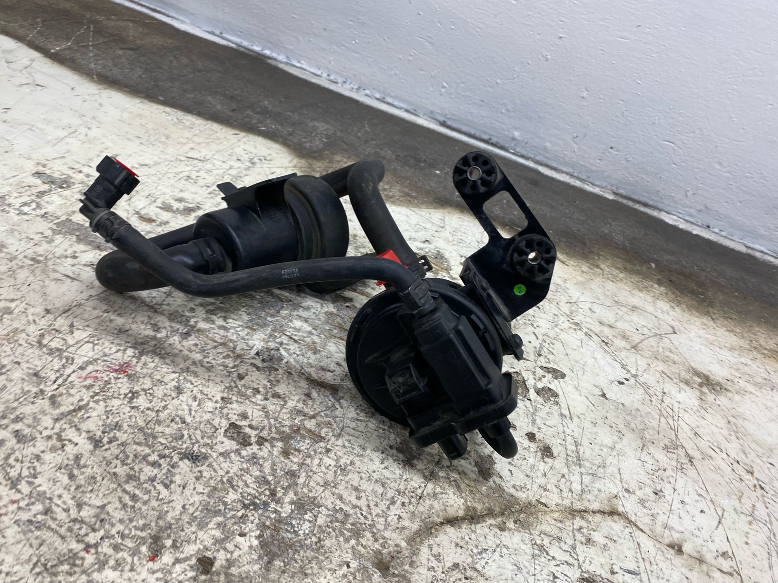 2010-2020 BENTLEY MULSANNE OEM 6.8L RWD EVAPORATIVE EVAPORATER PUMP VALVE SET