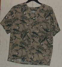 EXCELLENT BEIGE W/ NOVELTY GOLF PRINT SCRUBS TOP SIZE M MADE IN USA