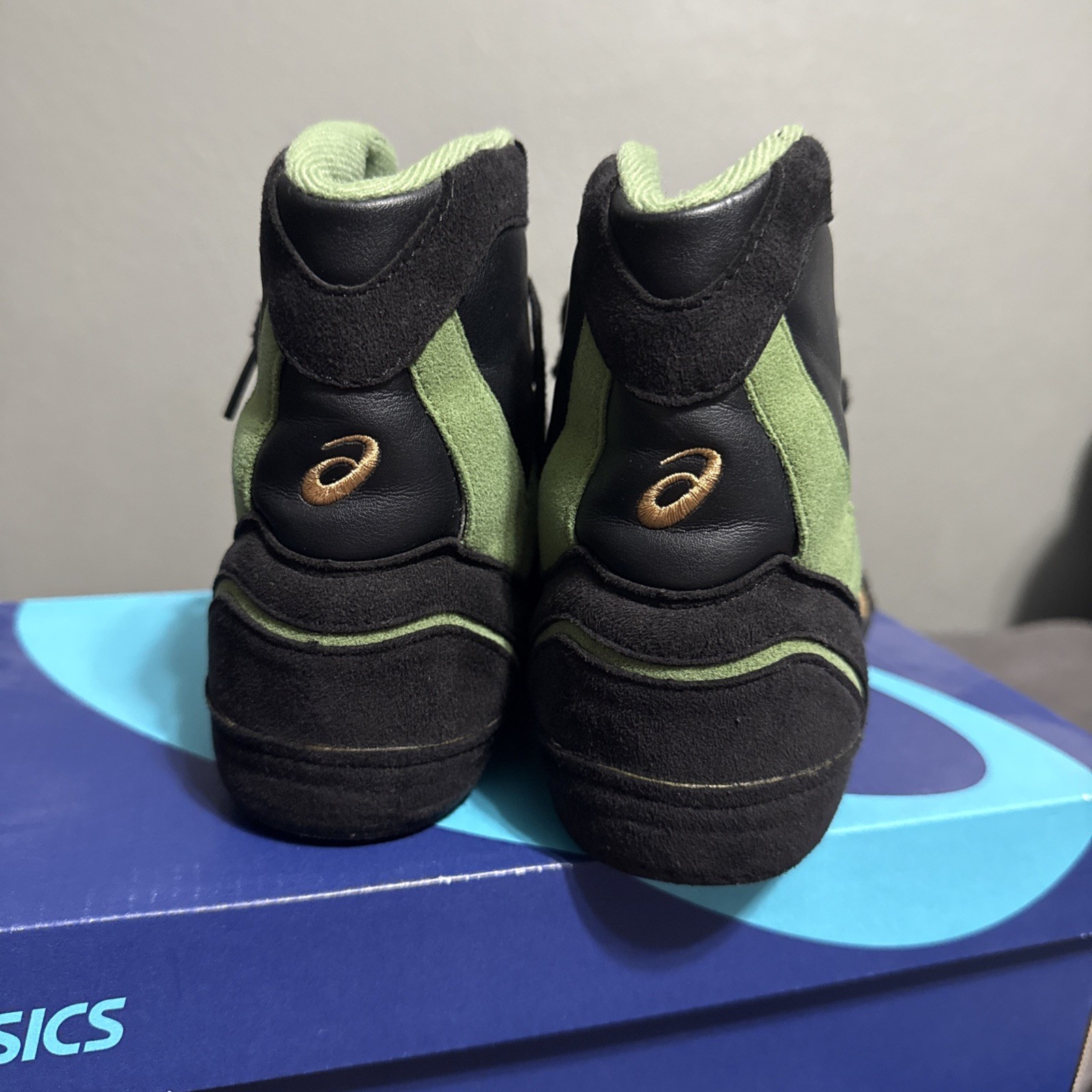 ASICS INTERNATIONAL LYTE SIZE 6.5 WRESTLING SHOES MENS BLACK AND GREEN  thumbnail 3