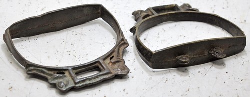 Sold Price: Paire de petits étriers de cavalerie légère en fer forgé