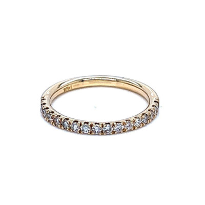 Elegant 14K Yellow Gold Band with 17 Diamonds