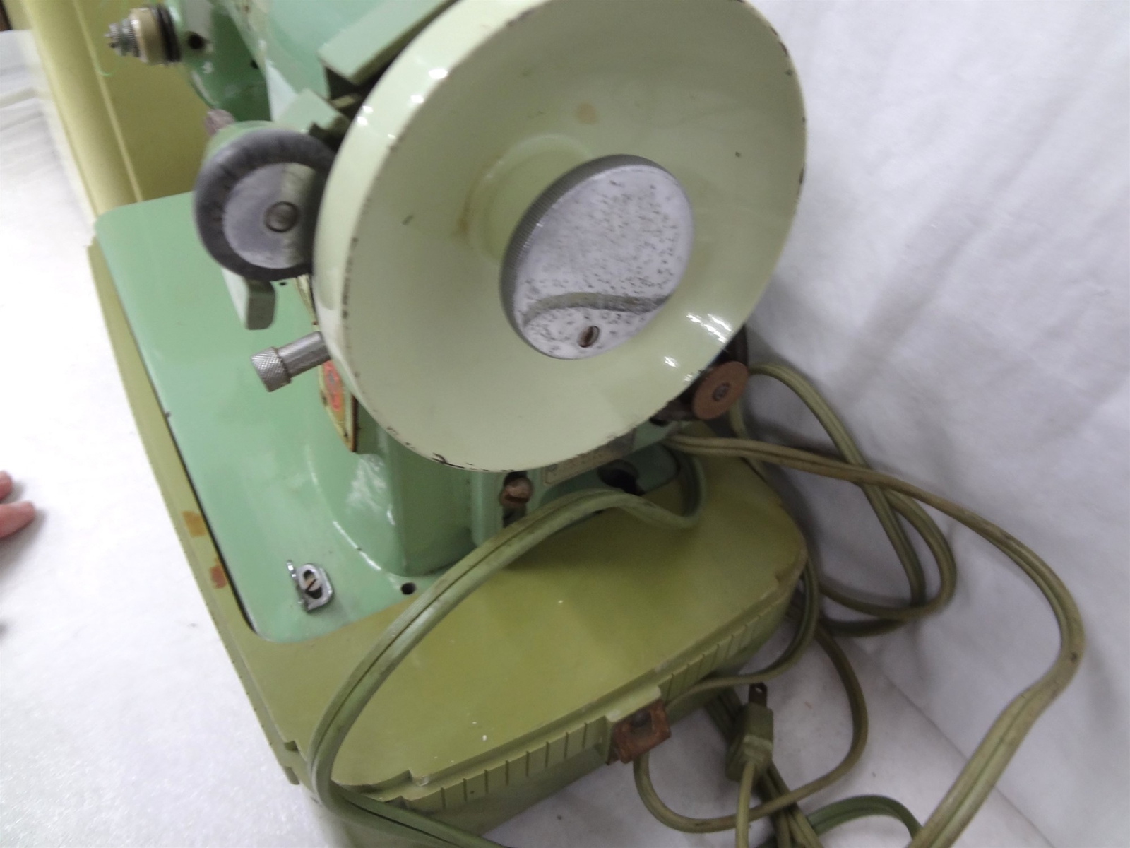 Singer Vintage Model 185K RFJ88 Sewing Machine W/ Cover & Pedal