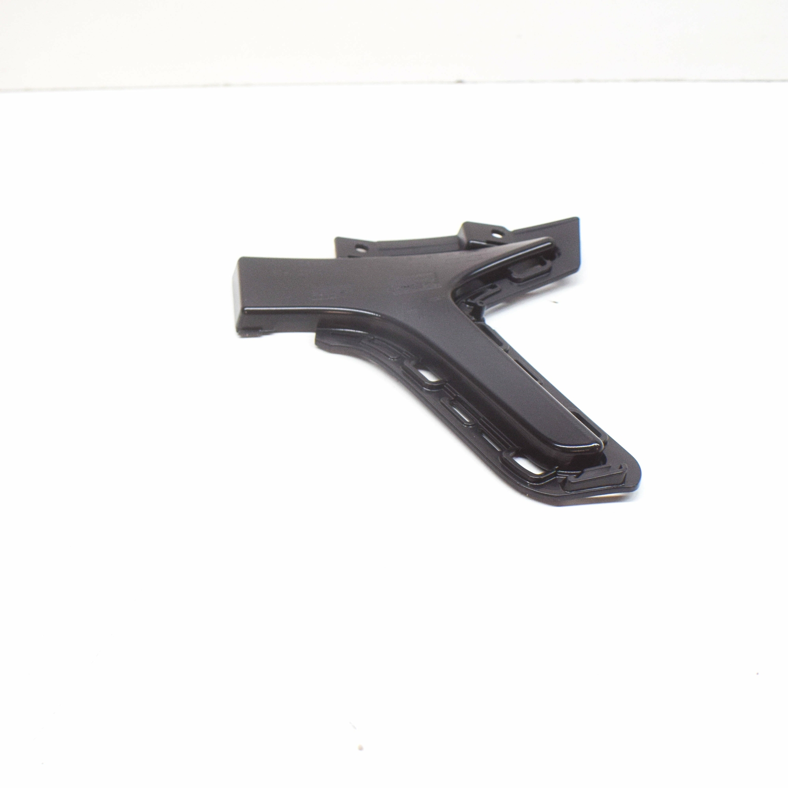 NEW OEM AUDI A6 C8 FRONT BUMPER LEFT LOWER STRIKER PLATE 