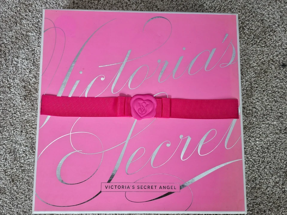 Victoria Secret Angel 香水 3 件套礼品套装乳液和洗涤液 — 第 2/3 张图片