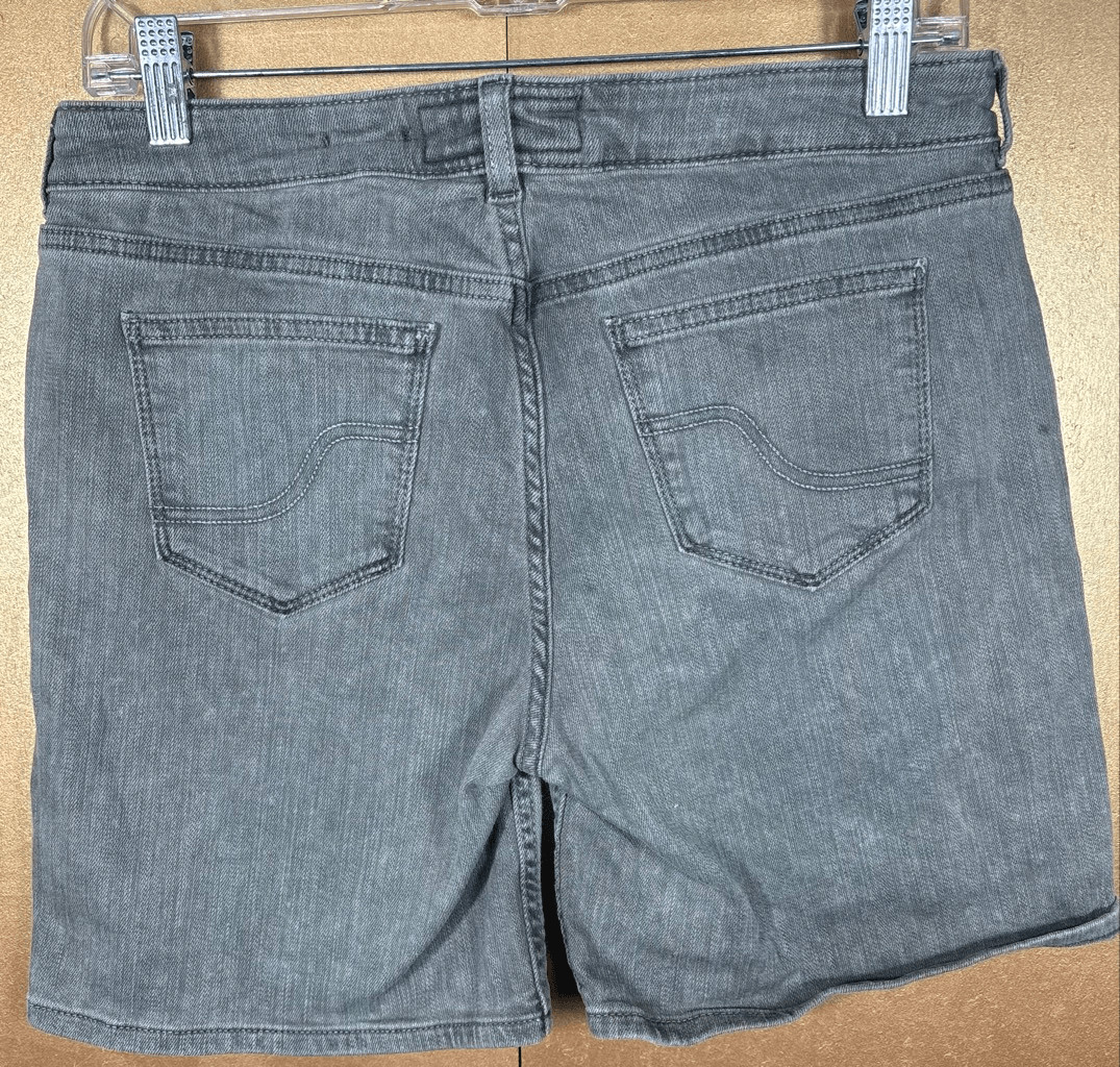 Fatface woman’s denim Bermuda shorts size 8 image 2