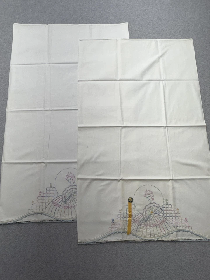 Juego de 2 fundas de almohada bordadas a mano pastel dama con abanico crochet encaje ribete Foto 2 de 4