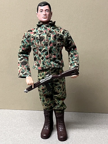 Vintage 1964 HASBRO G.I.JOE In Outfit With Rifle!