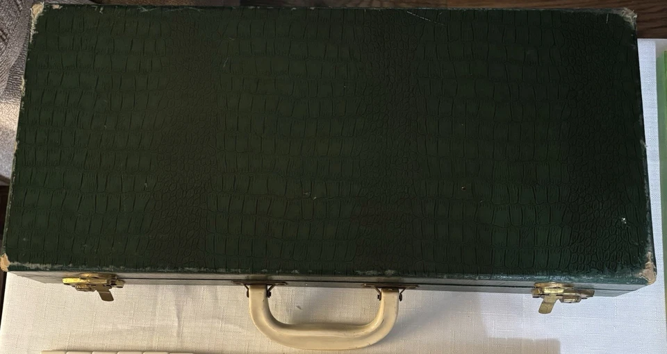 Vintage 1960s-1970s Mahjong Set Bakelite Racks 164 Tiles Chips Faux Leather Case - Image 4 of 4