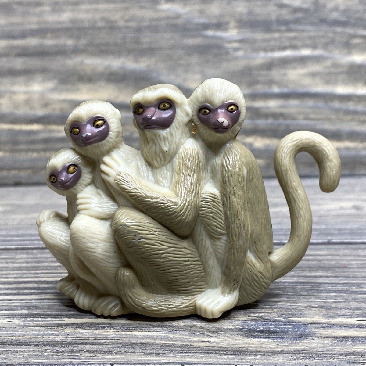 moni moni ANIMALS ミルキーとら Vintage McDonalds Happy Meal Toy 2000 Dinosaur Movie Lemurs Pilo