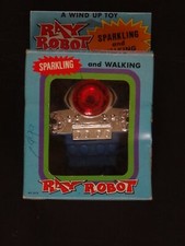 RAY ROBOT-WIND-UP-COOL-STILL IN BOX-UNIQUE DESIGN-SPARKING AND WALKING