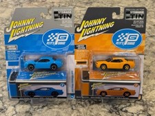 Johnny Lightning Two 2 Car Set Of 2014 Dodge Challenger Srt8 With Tin 164