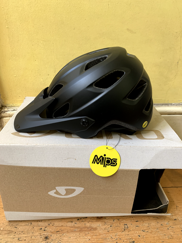 giro chronicle mips cycling helmet