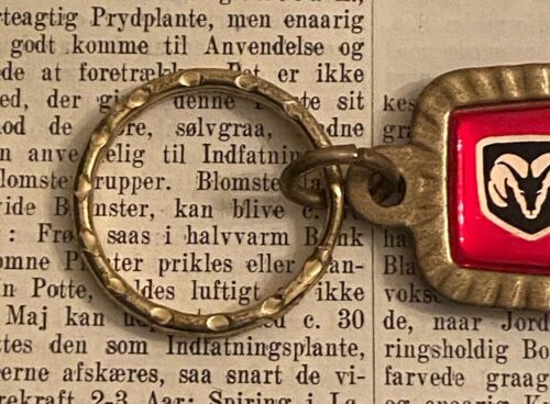 High Quality DODGE DOMED Red/Gold METAL KEYCHAIN - Picture 3 of 6