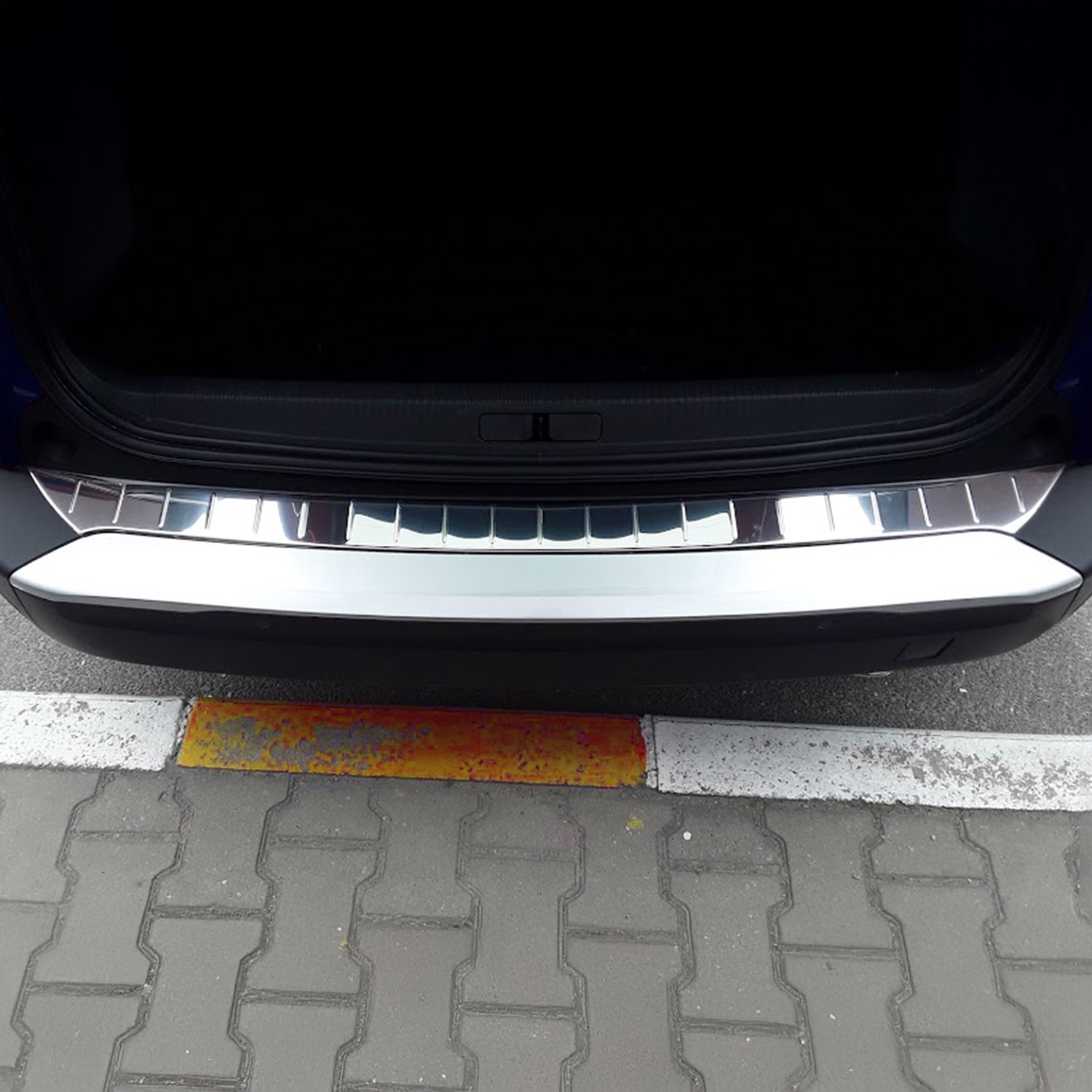 Seuil de coffre haut de gamme en inox poli pour Peugeot 2008 II