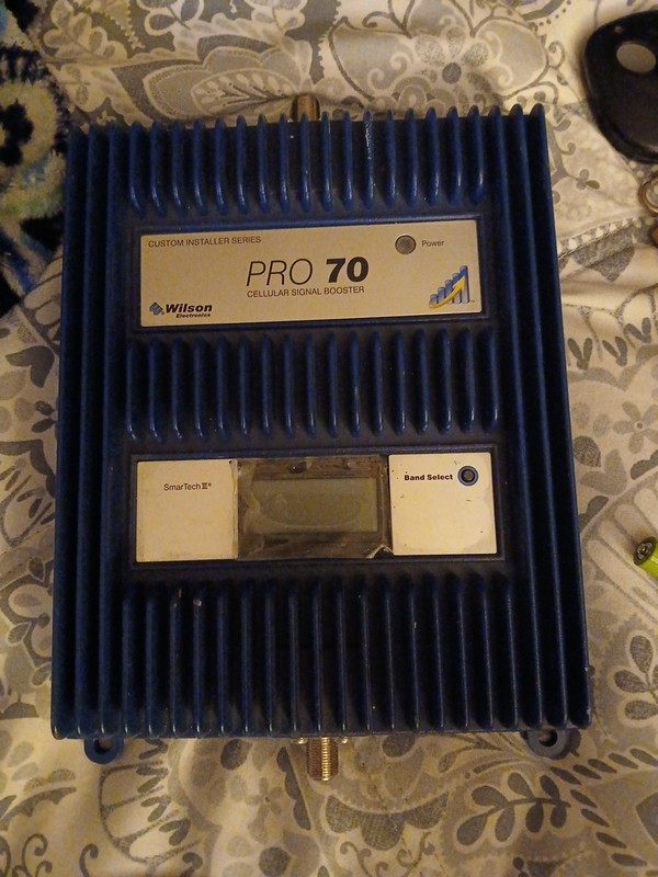 Wilson Pro 70 Plus Cell Signal Booster Model 460027 with AC Charger TESTED READ