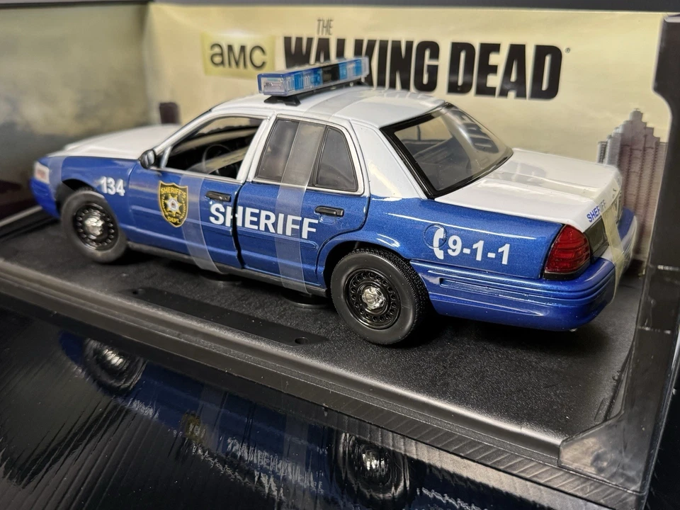 2001 Ford Crown Victoria 12957 The Walking Dead TV Series 1/18 HTF ! - Image 3 of 4