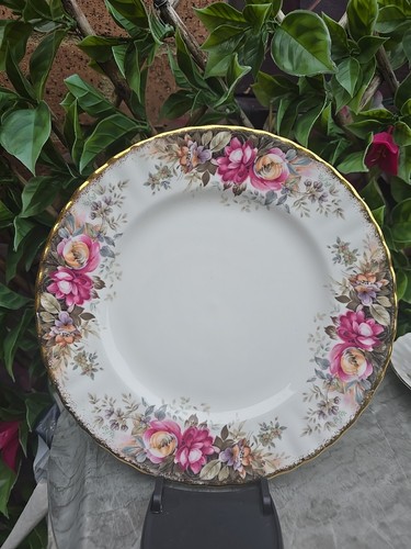 Plato de postre ensalada rosas de otoño Royal Albert vintage forma Montrose 8" - Imagen 6 de 7