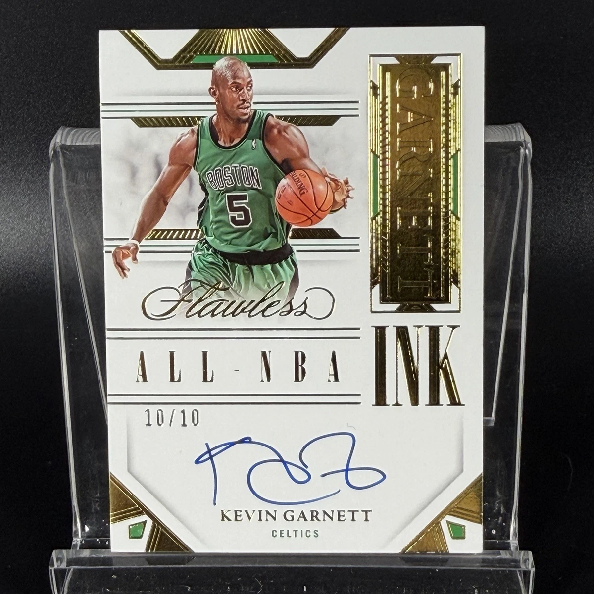 Kevin Garnett Basketball Autographed Sports Trading Cards