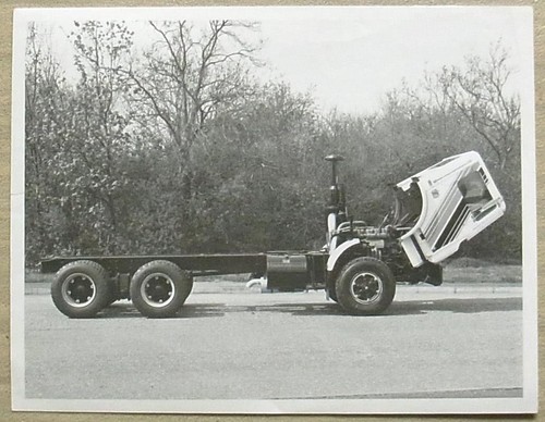 MACK MRE685RS TRUCK 8 ��x 6 �� Black & White Press Photograph