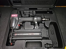 SENCO FINISH PRO 5/8" - 2 1/8" 18 GAUGE OIL FREE MAGNESIUM BRAD NAILER W/CASE