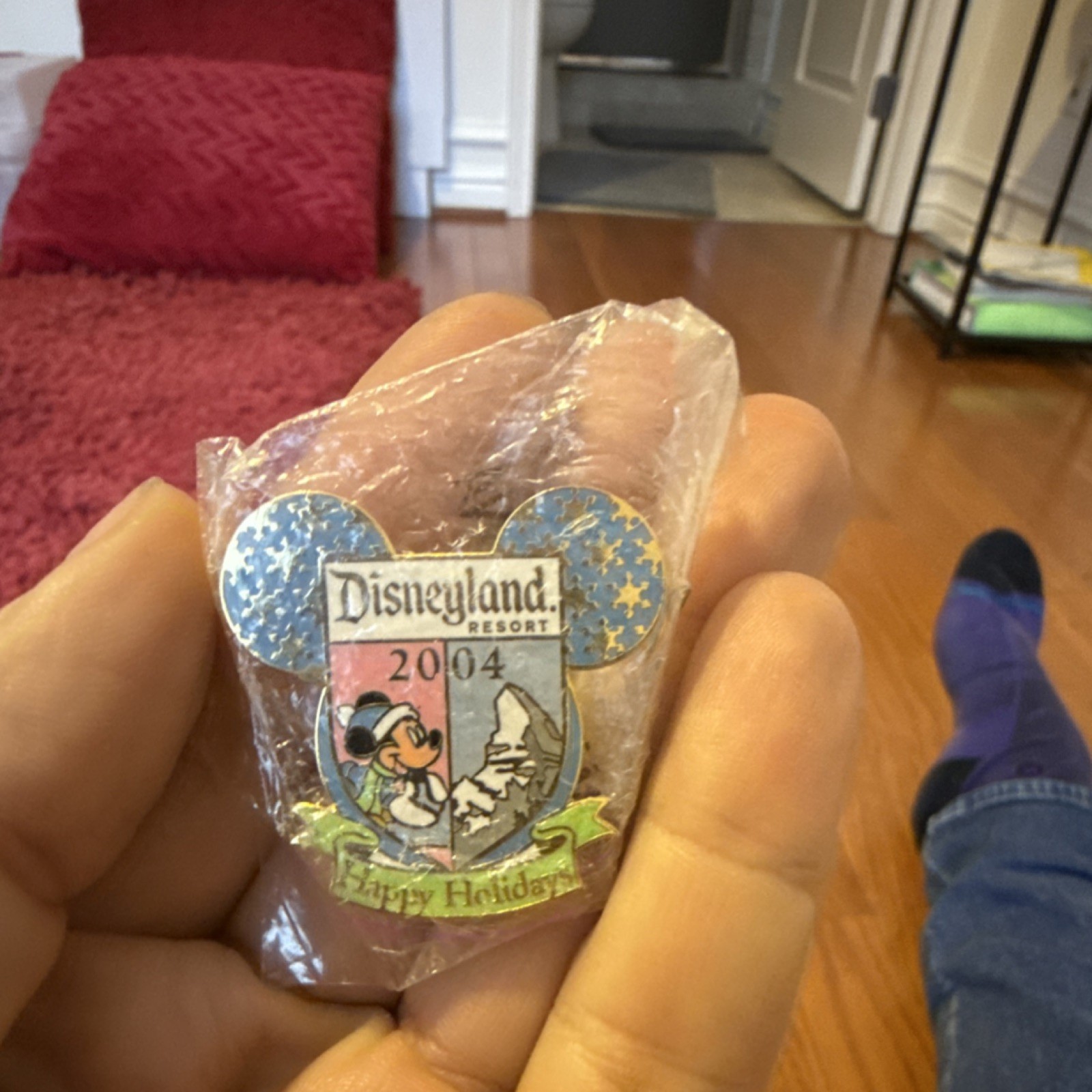 Disney Pin 35675 - Disneyland Happy Holidays 2004 Mickey Mouse / Matterhorn