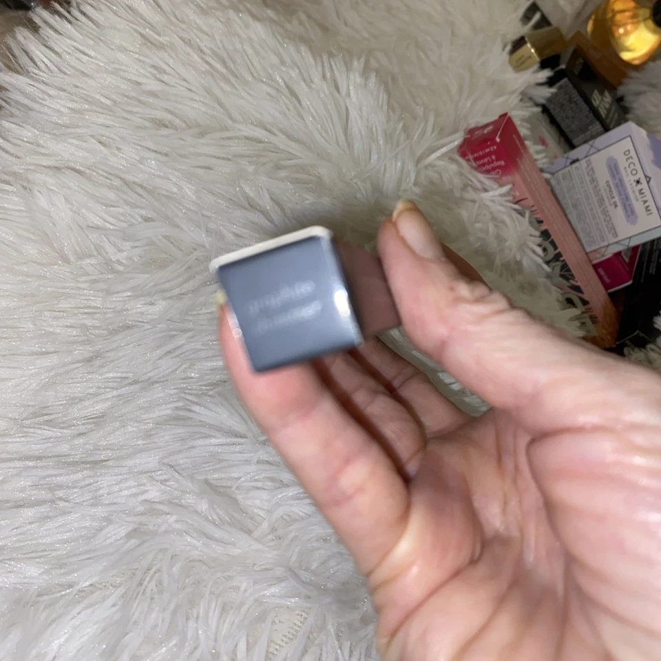 Lápiz delineador de ojos When Pencil Met Gel afilable multiuso de larga duración - grafito... Foto 2 de 2