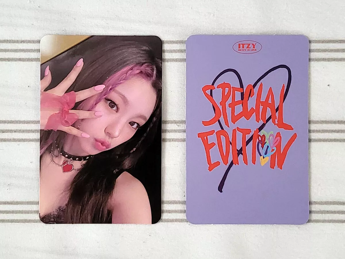 ITZY - The 1st Album: CRAZY IN LOVE (Album Packaging / Merchandise