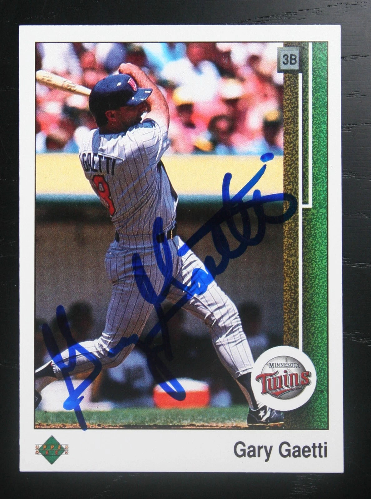 AUTOGRAPHED - Gary Gaetti Upper Deck #203 Minnesota Twins 1989
