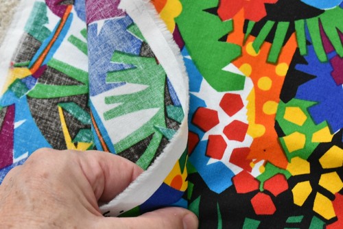 35" Long, Bright Colorful Abstract Zoo Animals on Quilt Cotton, Hoffman, P3067 - Picture 4 of 7