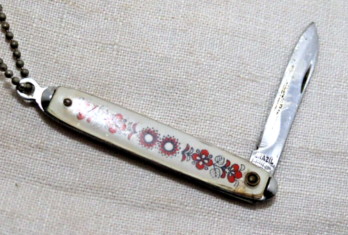 Pocket Kkives Lot of 5 Vintage All 3-3.5" Long with Folded In Blades All Small - Picture 9 of 12