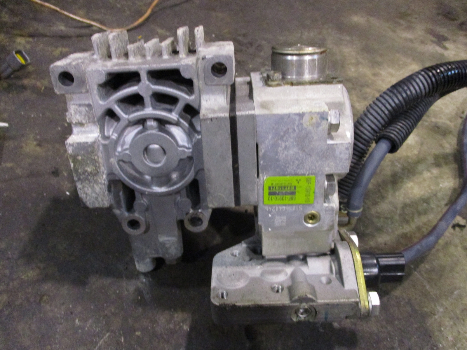 Yamaha HPDI 200hp 2 stroke outboard high pressure fuel injection pump