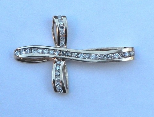 14K Gelbgold & Diamant 0,30 Karat Gesamtgewicht KREUZ ANHÄNGER Charm - Bild 2 von 5