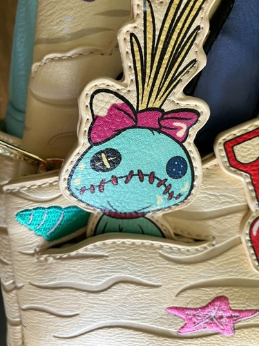 Nuevo con etiquetas Nuevo Disney Parks Loungefly Lilo & Stitch Mini Mochila - Stitch Scrump Sand - Imagen 7 de 14