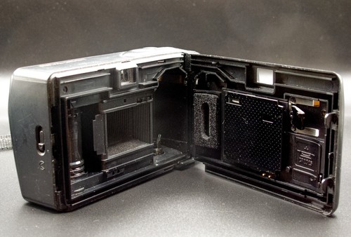 MINOLTA RIVA 35 ST Quartz Date Point & Shoot Film Camera 35mm TESTED AA Battery - Picture 3 of 5