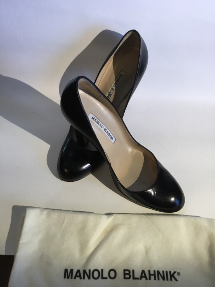 Manolo Blahnik Black Leather Round Toe Pump Size 38/US 8 Manolo Blahnik Black Leather Round Toe Pump Size 38/US 8