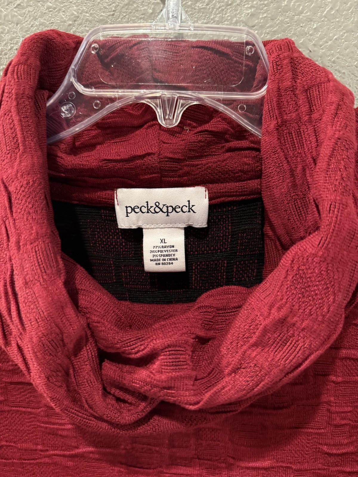 Solid red patterned top size XL - image 2