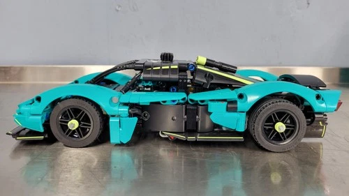 LEGO® Technic 42208 Aston Martin Valkyrie Super Car Preowned Built