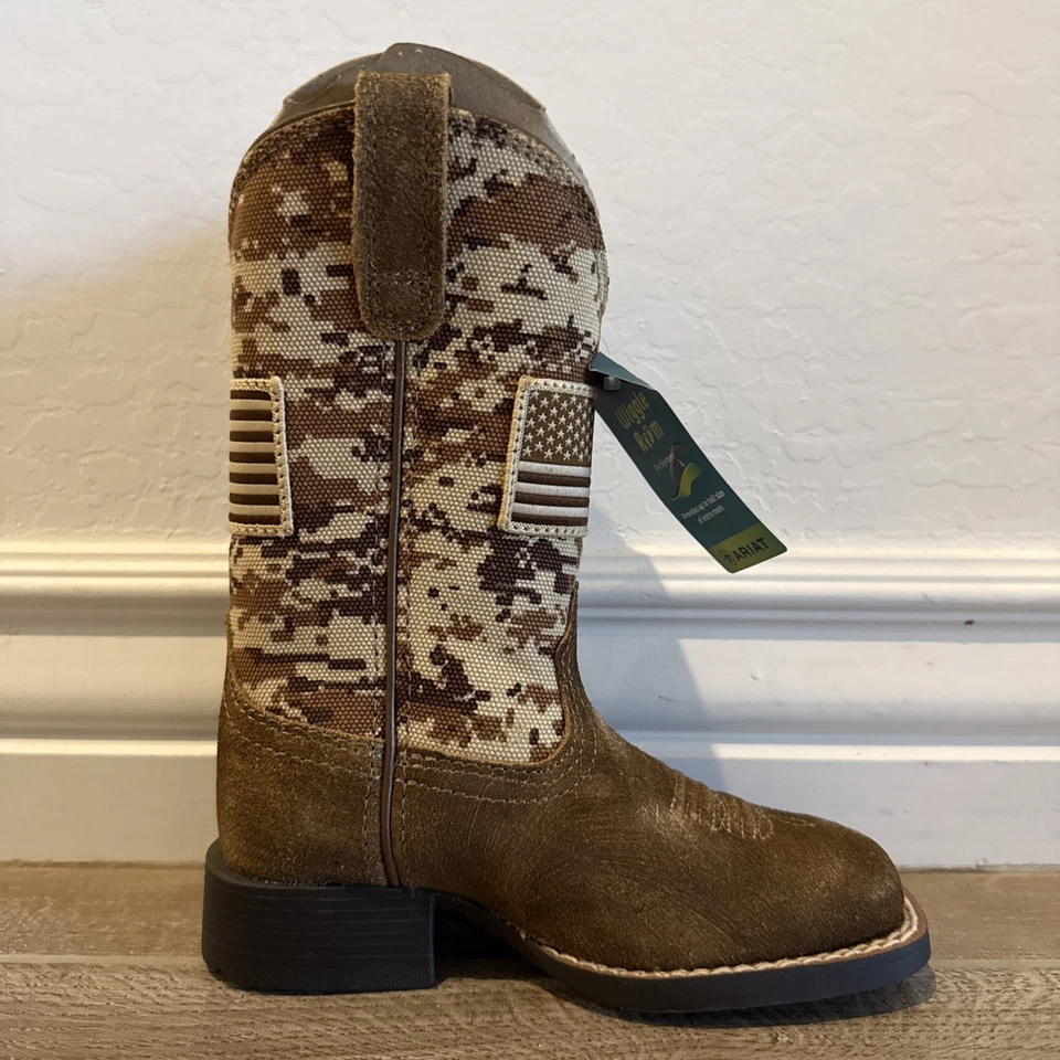 Botas camufladas digitales Ariat Sports Patriot niños pequeños talla 8,5 bandera de EE. UU. precio de venta sugerido por el fabricante 99 USD Foto 3 de 4