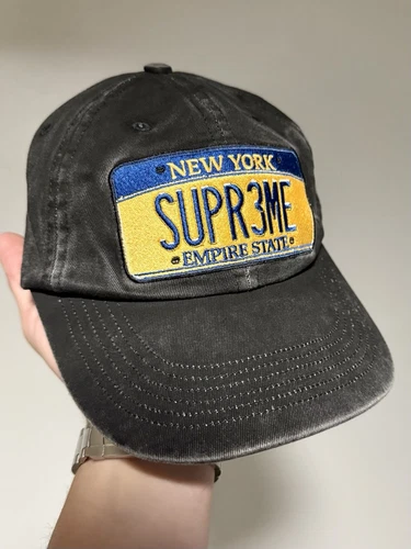 Chapeau plaque d'immatriculation suprême noir SS25