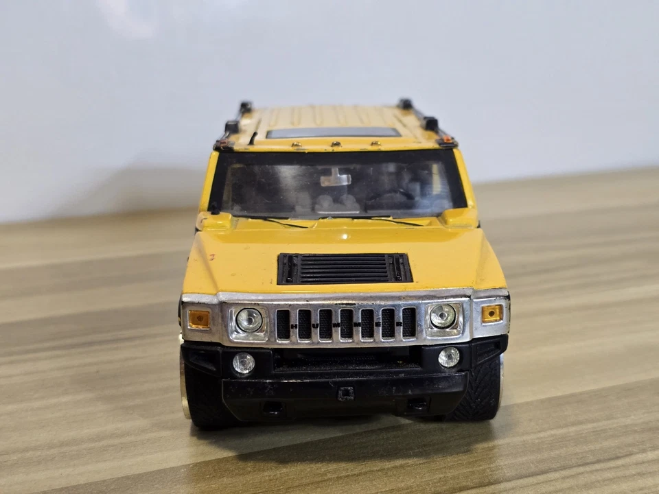 Coche amarillo modelo Hummer H2 Dub City Kustoms 2003 escala 1/24 Jada Toys 53549 Foto 2 de 4