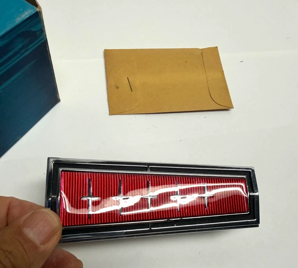 Винтажная новая из старых запасов 1969 Mercury решетка с эмблемой C9MY-8A223-A - Изображение 2 из 4