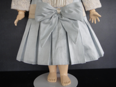 Robe de Poupée en Soie - Vintage ou Moderne - 63 CM