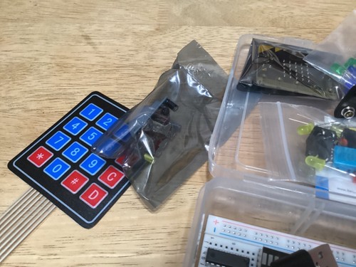 Ultimate Starter Kit Freenove with micro:bit V2 Blocks Python Code 225 Items - Picture 6 of 6