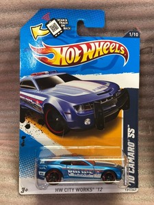 Hot-Wheels-2012-Blue-Card-HW-City-Works-131-039-10-Camaro-SS-Police-Blue-G8