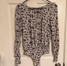 Purple And White Floral Bodysuit Whit Long Sleeves And Cut- Out Size Xsmall