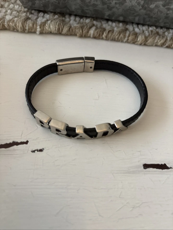 Pulsera de cuero Saffiano de PRADA Foto 4 de 4