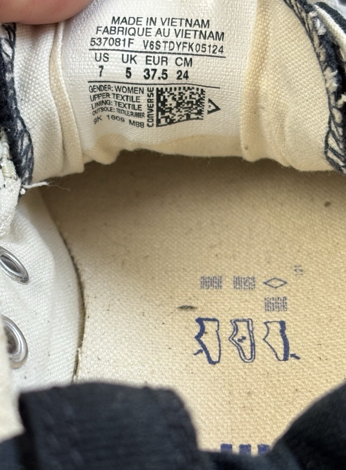 Converse All Star Low Top Black White Women’s Size 7 Shoes thumbnail 5