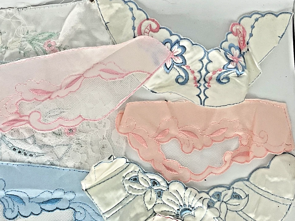 Gran Lote De Colección de Apliques Surtidos Encaje y Adornos Foto 3 de 4