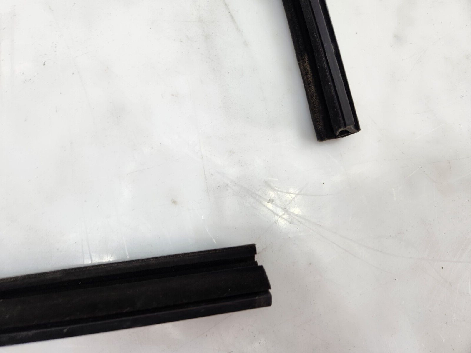 ✅ 10-14 OEM Rolls-Royce Ghost RR4 Rear Left Driver Side Door Rubber Window Guide