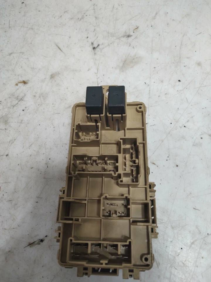 Subaru Forester 1998-2002 cabina caja de fusibles bloque de conexiones OEM Foto 3 de 4